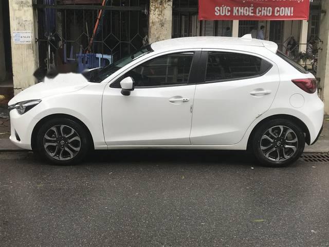 Cần bán lại xe Mazda 2 2018, màu trắng ít sử dụng