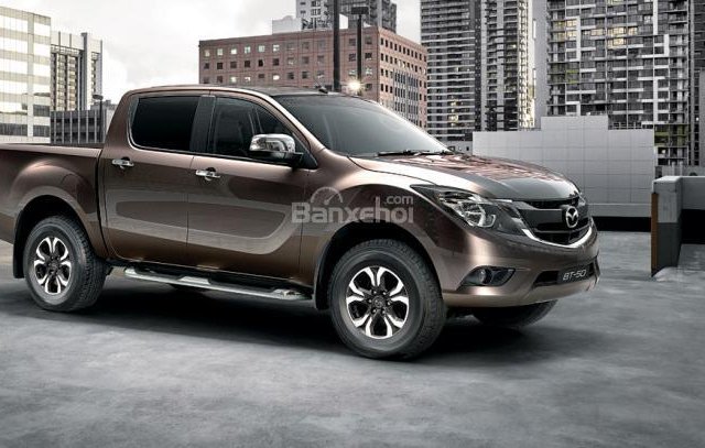 Bán Mazda BT-50 2.2 AT nhập khẩu, sẵn xe giao luôn, hỗ trợ trả góp 90%, KH liên hệ: 0977759946