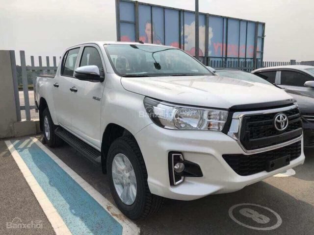 Bán Toyota Hilux 2.4G MT 2018, màu trắng, nhập khẩu nguyên chiếc, giao xe sớm alo 0986924166