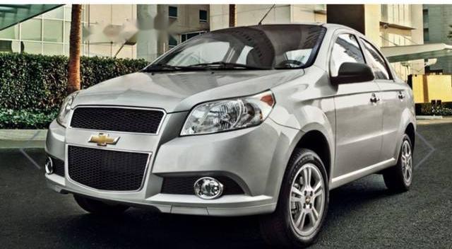 Cần bán Chevrolet Aveo đời 2015, màu bạc