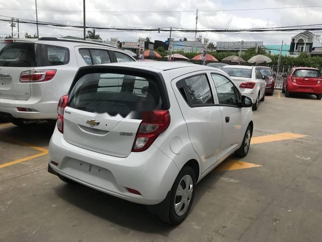 Bán xe Chevrolet Spark Duo đời 2018, màu trắng 