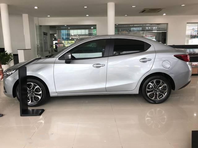 Bán Mazda 2 1.5L SD 2018, màu bạc, giá chỉ 529 triệu