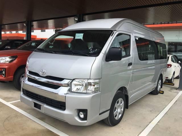 Cần bán xe Toyota Hiace sản xuất 2018, màu bạc, nhập khẩu Thái Lan, giá tốt