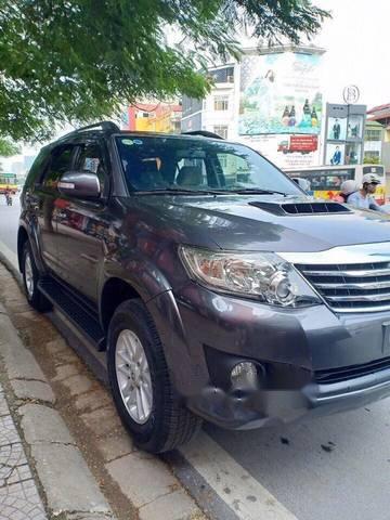 Cần bán xe Toyota Fortuner đời 2014, màu xám