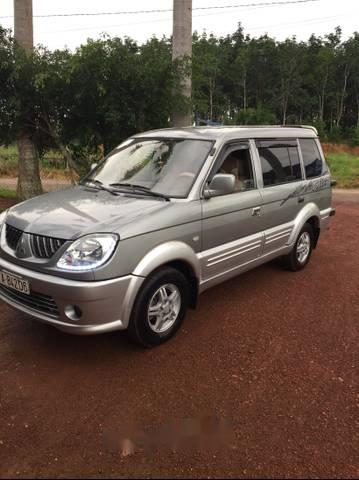 Cần bán Mitsubishi Jolie đời 2004, màu bạc