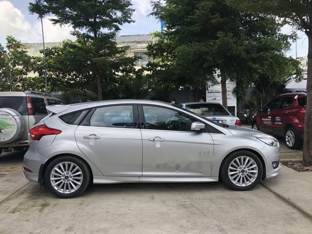 Bán Ford Focus đời 2018, màu bạc, 735tr