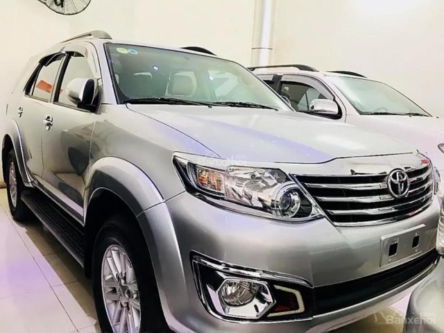 Bán ô tô Toyota Fortuner V năm 2014, màu bạc