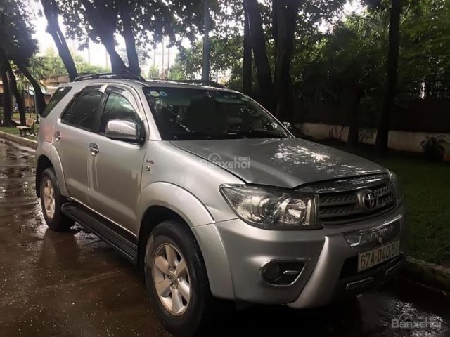 Cần bán gấp Toyota Fortuner 2.5G đời 2009, màu bạc