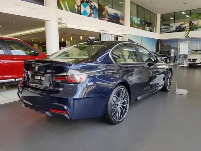 Bán BMW 320i màu xanh Blue Metallic, nội thất kem, nhập khẩu nguyên chiếc