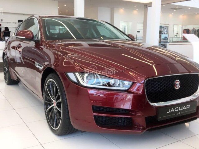 0918842662 - Bán Jaguar XE Portfolio màu đỏ, Jaguar E-Pace màu đỏ 2018 nhiều khuyến mãi xe giao Toàn Quốc