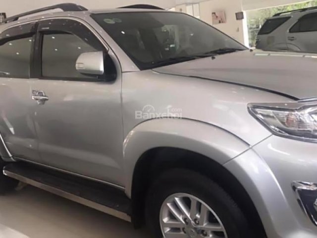 Bán Toyota Fortuner 2.7 4x2 AT màu bạc, máy xăng, số tự động, sản xuất năm 2013