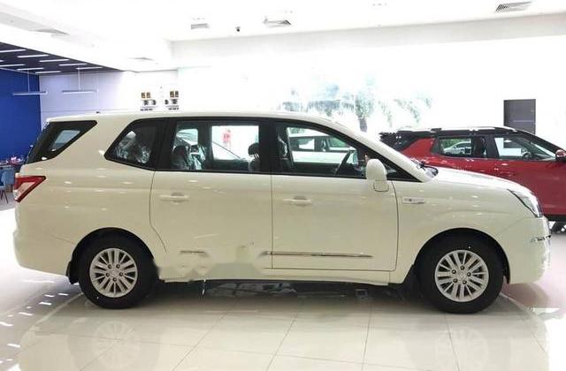 Bán Ssangyong Stavic đời 2017, màu trắng, nhập khẩu  