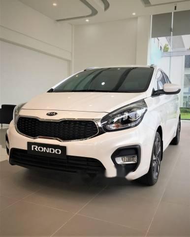 Bán xe Kia Rondo sản xuất năm 2018, màu trắng 