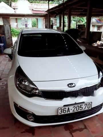 Gia đình bán xe Kia Rio đời 2016, màu trắng 