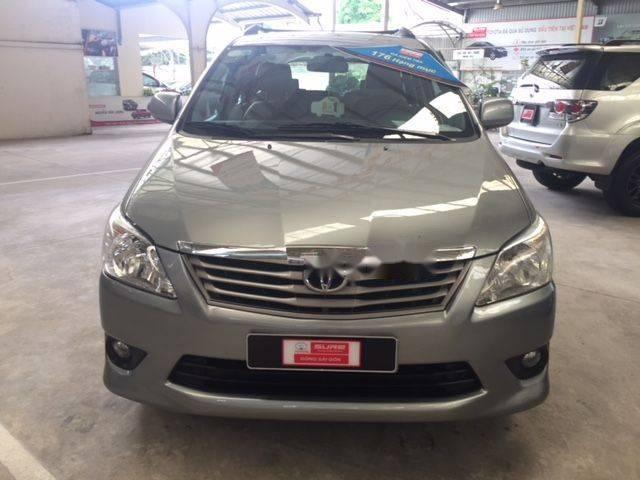 Bán Toyota Innova 2.0E năm sản xuất 2012, màu xám  