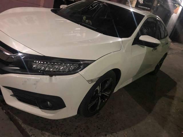 Bán xe Honda Civic đời 2017, màu trắng, giá chỉ 879 triệu