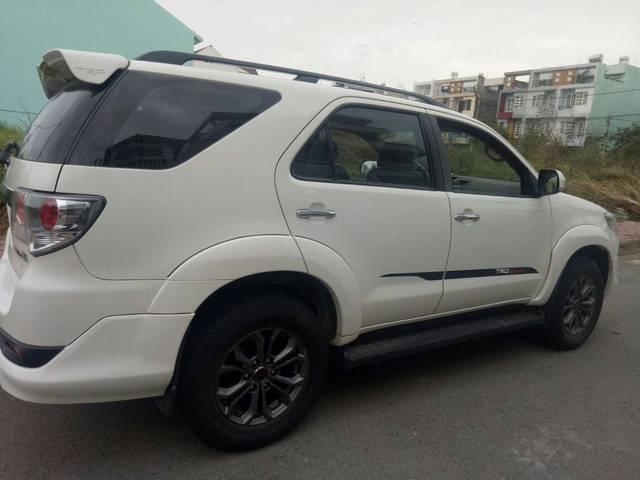 Bán xe Toyota Fortuner đời 2014, màu trắng số tự động