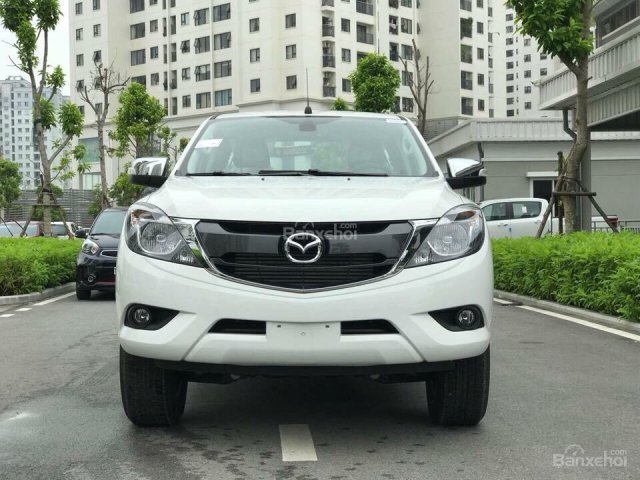 Bán Mazda BT50 2.2 AT mới 2018 - Có xe giao, 5 màu thoải mái lựa chọn - Tặng nắp thùng