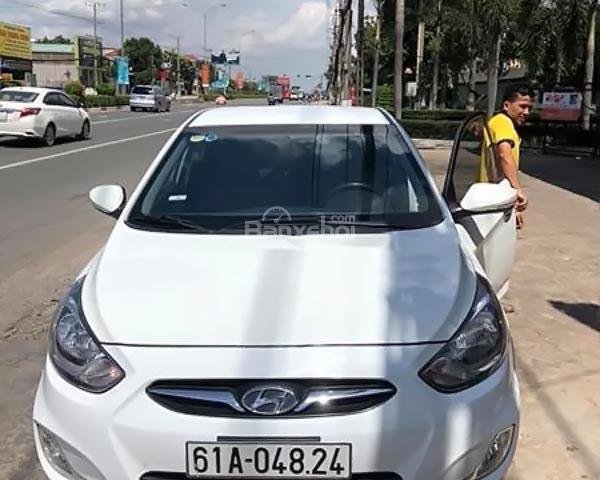 Bán xe Hyundai Accent 2011, màu trắng chính chủ giá cạnh tranh