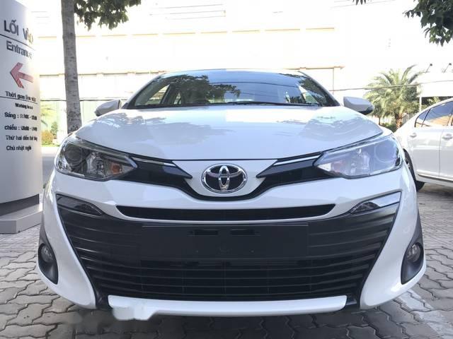 Bán xe Toyota Vios 2018, màu trắng, giao ngay