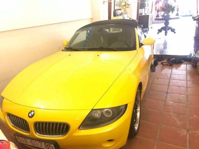 Bán ô tô BMW Z4 năm sản xuất 2004, màu vàng