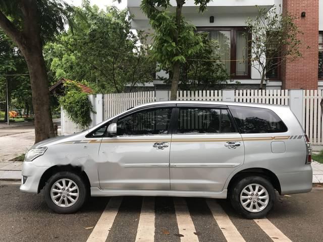 Cần bán gấp Toyota Innova 2.0E 2013, màu bạc chính chủ