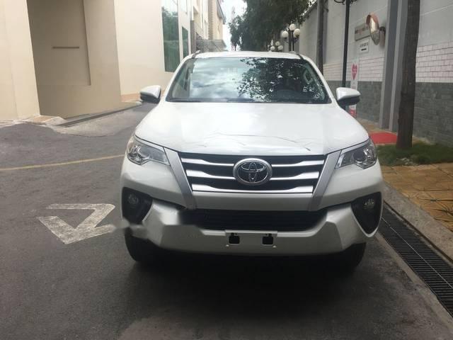 Bán xe Toyota Fortuner sản xuất 2018, màu trắng, giá tốt