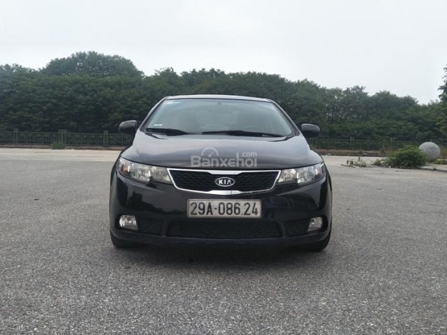 Cần bán xe Kia Forte AT đời 2011, màu đen, giá chỉ 410 triệu