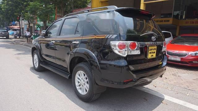 Cần bán Toyota Fortuner V AT sản xuất năm 2013, màu đen chính chủ