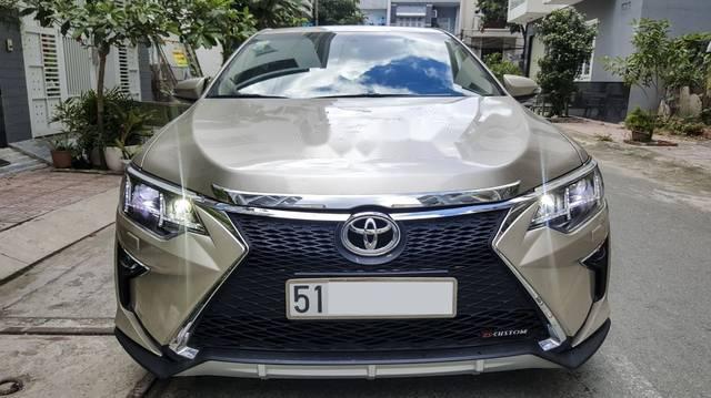 Cần bán gấp Toyota Camry sản xuất năm 2016, màu vàng còn mới giá cạnh tranh