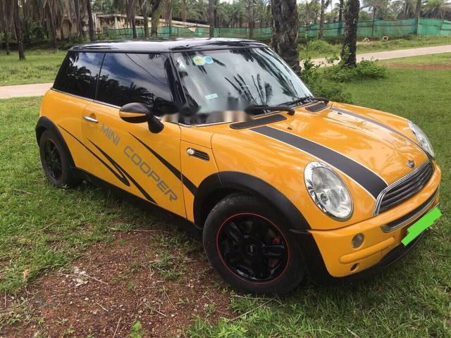 Cần bán lại xe Mini Cooper đời 2004, màu vàng