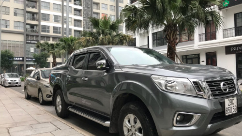 Cần bán Nissan Navara 2.5 AT đời 2017, màu xám