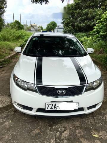 Cần bán Kia Forte đời 2010, màu trắng còn mới