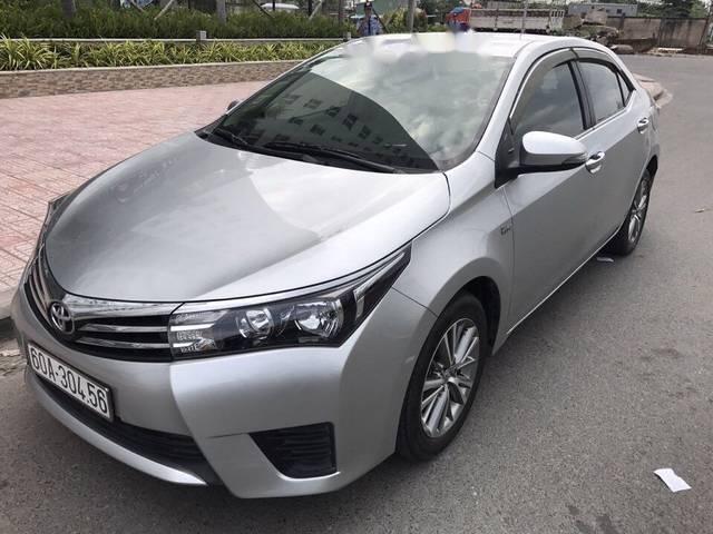 Cần bán gấp Toyota Corolla altis sản xuất 2016, màu bạc