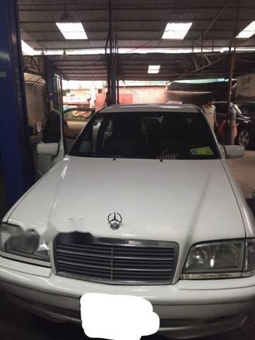 Bán Mercedes C180 đời 2000, màu trắng, nhập khẩu nguyên chiếc giá cạnh tranh0