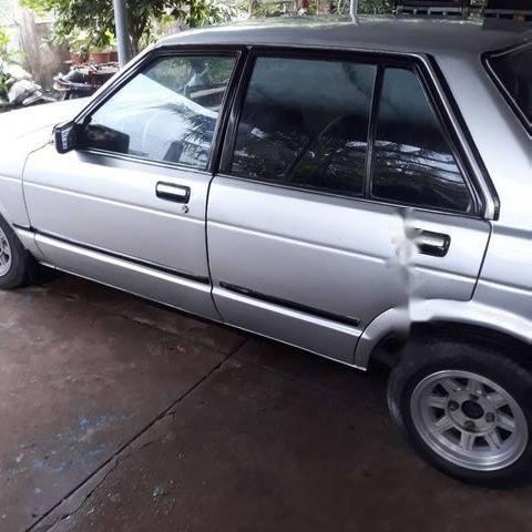 Cần bán xe Nissan Bluebird 1986, màu bạc   0