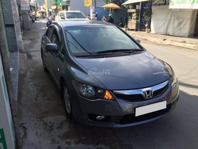 Cần bán Honda Civic 1.8, số tự động, đời 2011, màu xám lông chuột, zin A-Z