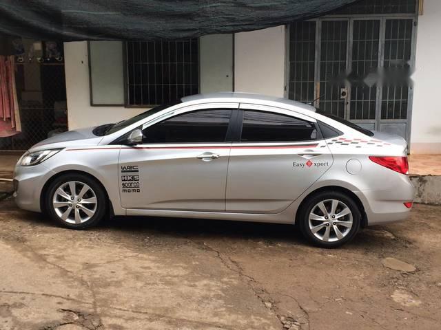 Cần bán Hyundai Accent 1.6GDi sản xuất 2011, màu bạc số tự động giá cạnh tranh