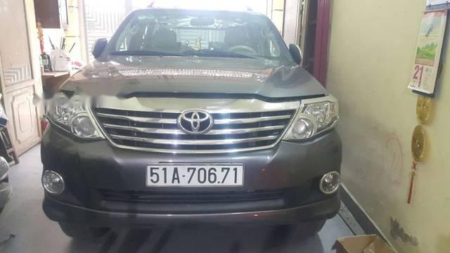 Bán ô tô Toyota Fortuner V sản xuất 2013, màu xám còn mới giá cạnh tranh