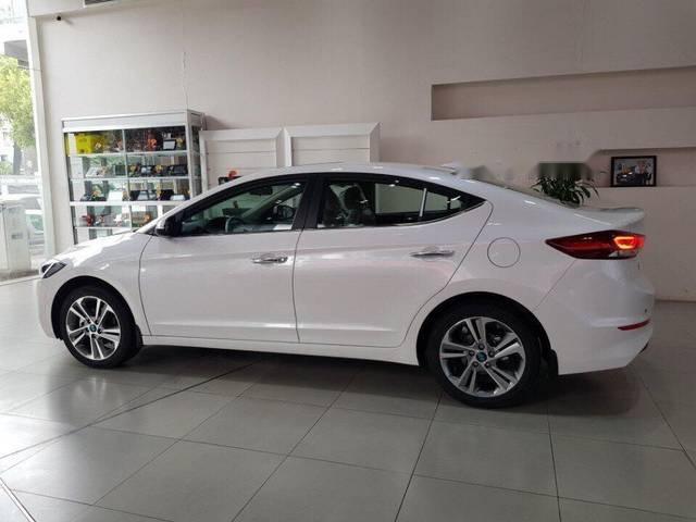 Cần bán Hyundai Elantra năm sản xuất 2018, giao ngay đủ màu