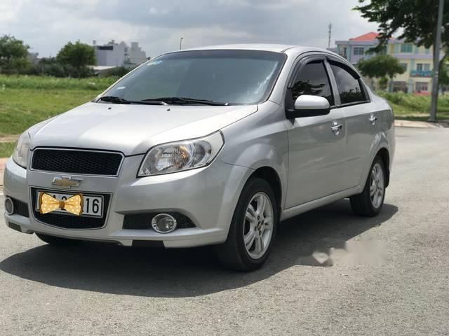 Cần bán Chevrolet Aveo năm 2015, màu bạc chính chủ