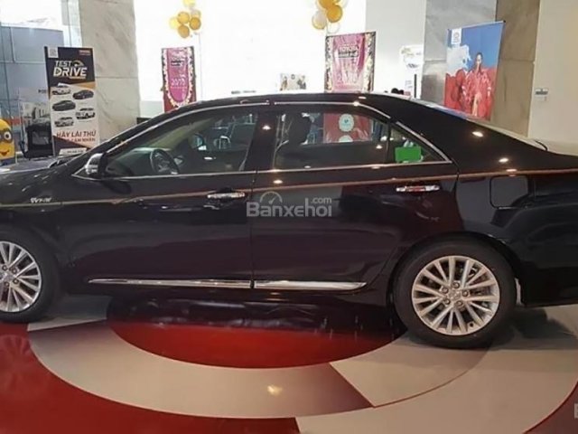 Cần bán xe Toyota Camry 2.0E đời 2018, màu đen