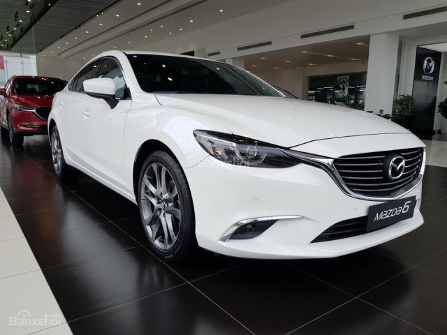 Bán Mazda 6 2.0 Premium màu trắng, hỗ trợ trả góp 90% xe - LH 0977759946