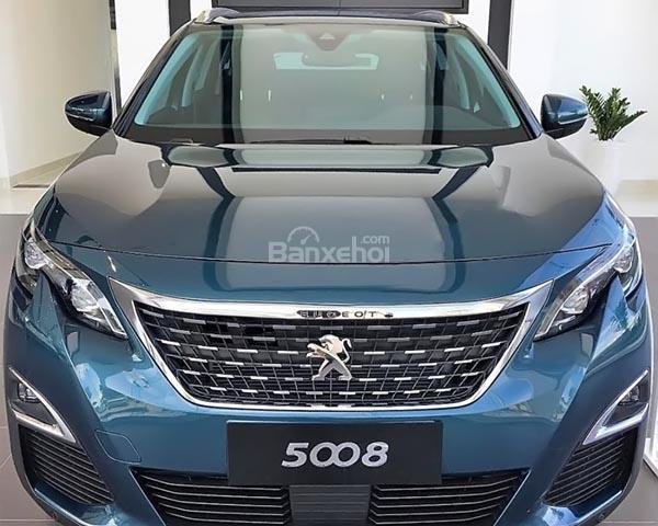 Cần bán Peugeot 5008 1.6 AT sản xuất năm 2018, màu xanh lam