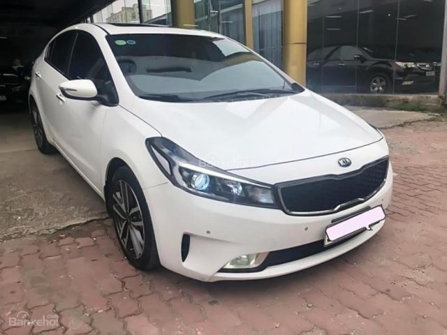 Cần bán gấp Kia Cerato 1.6 AT đời 2017, màu trắng chính chủ, giá chỉ 610 triệu