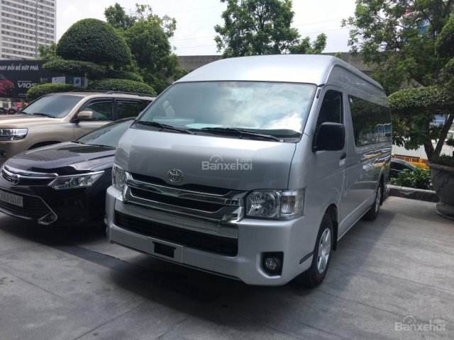 Bán xe Toyota Hiace 3.0L MT đời 2019, màu bạc, nhập khẩu nguyên chiếc