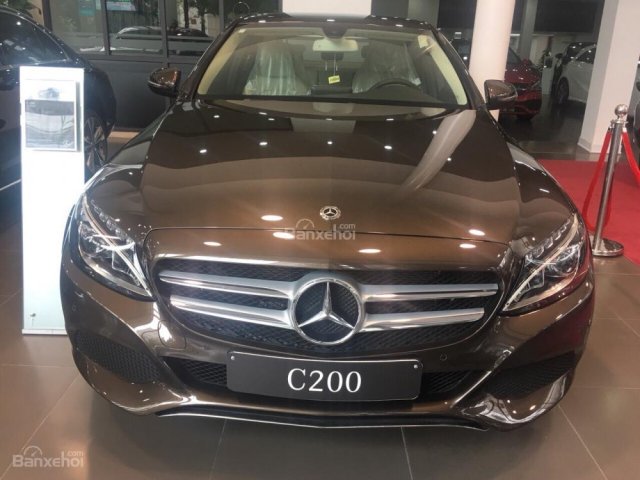 Bán xe Mercedes C200 sản xuất 2018 cùng nhiều quà tặng đi kèm. LH 0968 758 698