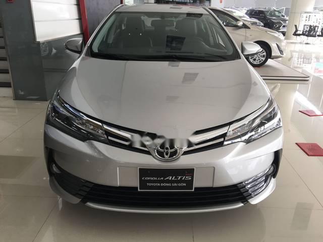 Bán Toyota Corolla Altis 2.0V Luxury, màu bạc, xe mới 100%