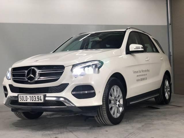 Bán xe Mercedes GLE400 sản xuất 2016, màu trắng như mới