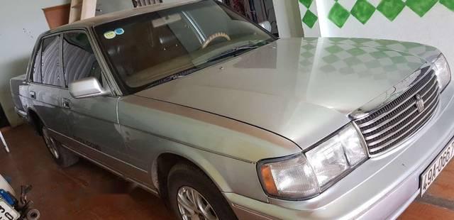 Bán xe Toyota Crown năm sản xuất 1991, màu bạc 